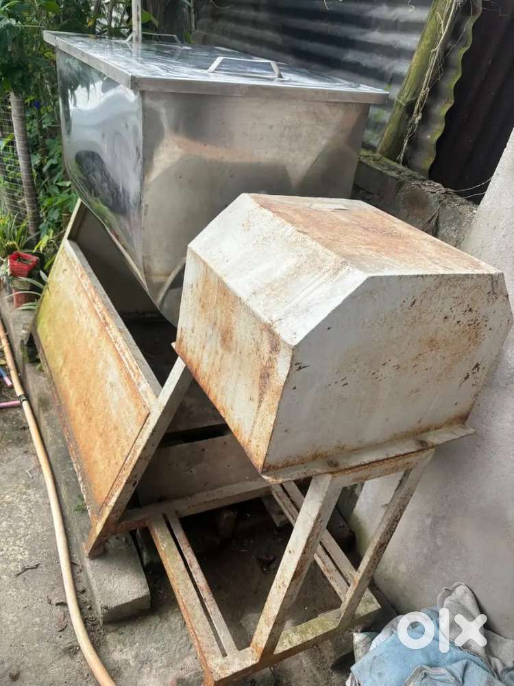 Detergent mixer machine