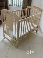 Hunyhuny baby cot