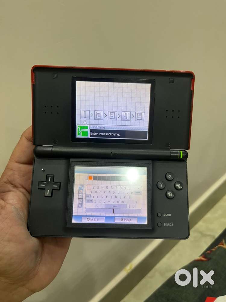 Nitendo ds lite with R4 card ans charger brand new condition
