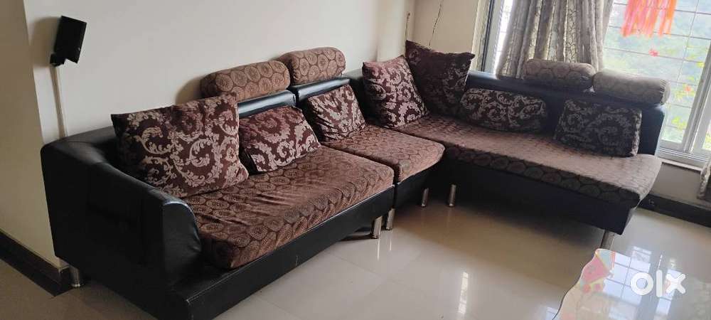 6 Seater L shaped sofa with cushions