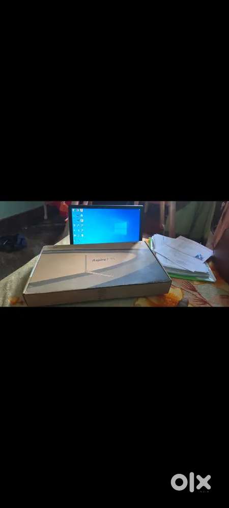Acer laptop 8gb ram 1tb hdd excellent condition windows 10 with box