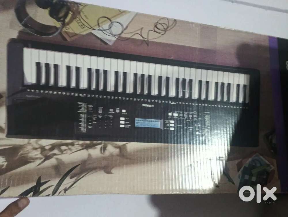Yahama keyboard brand new PSRe373