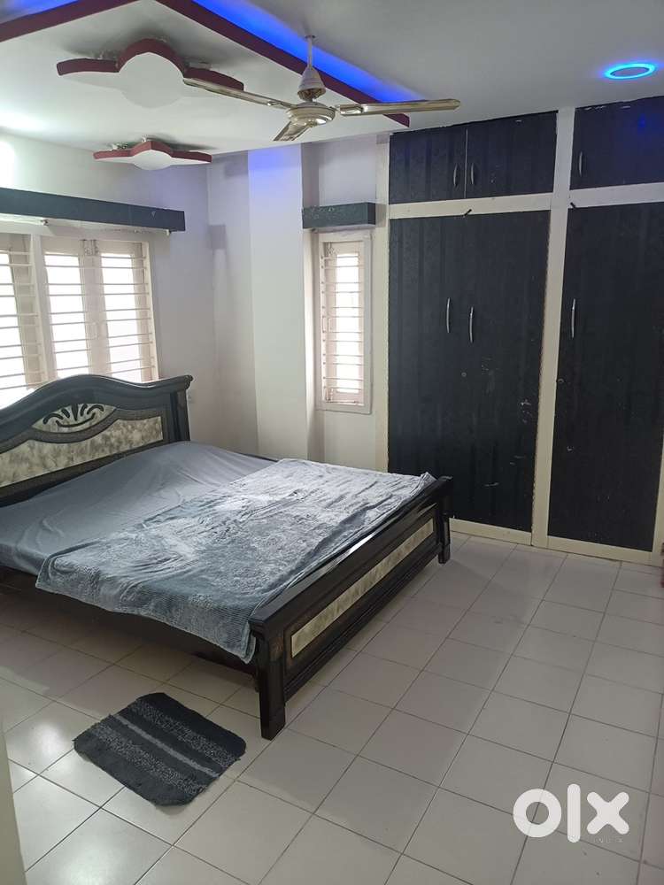 Looking for female flatmate