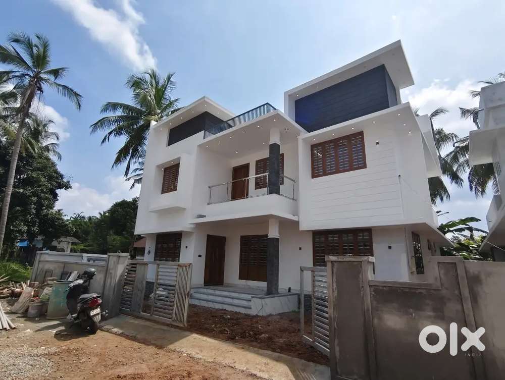 Near Mannuthy 4 Bhk Brand New House for sale