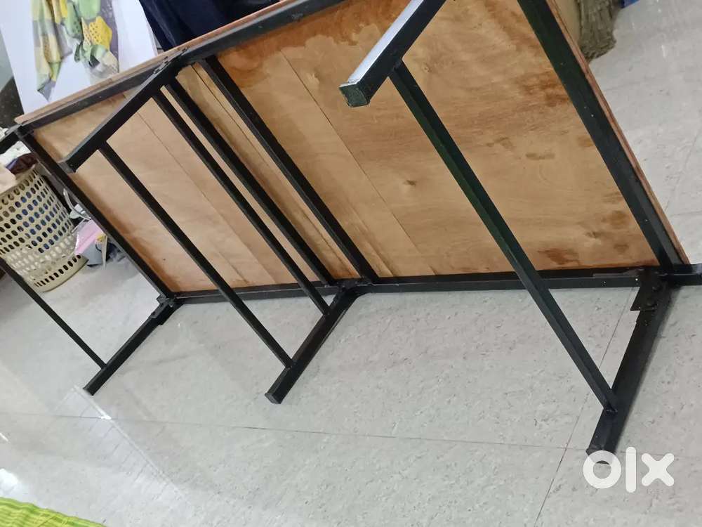 Foldable single metal bed