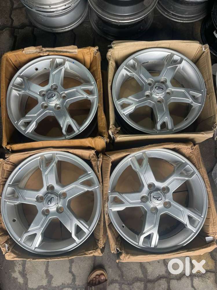 SCORPIO ALLOY WHEELS 17 INCHESE (ALMOST NEW CONDITION)