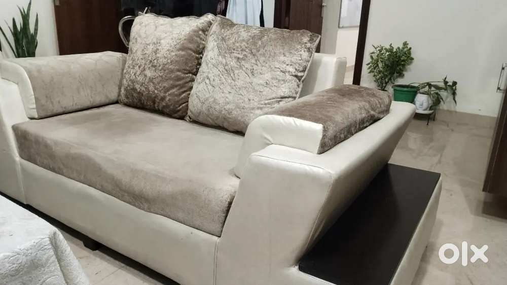 8.5 seated Sofa with 2 Corners and Cushions