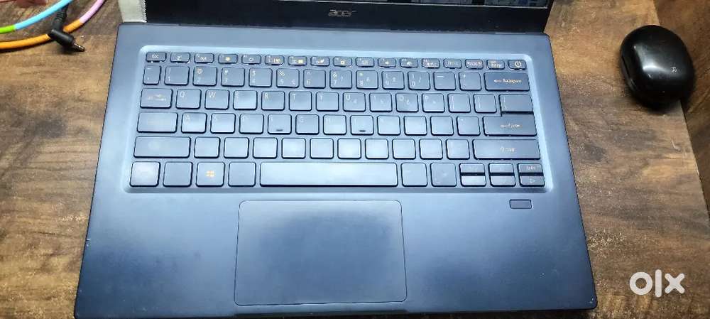Acer swift 5 i7 laptop minor damage proper working no issue