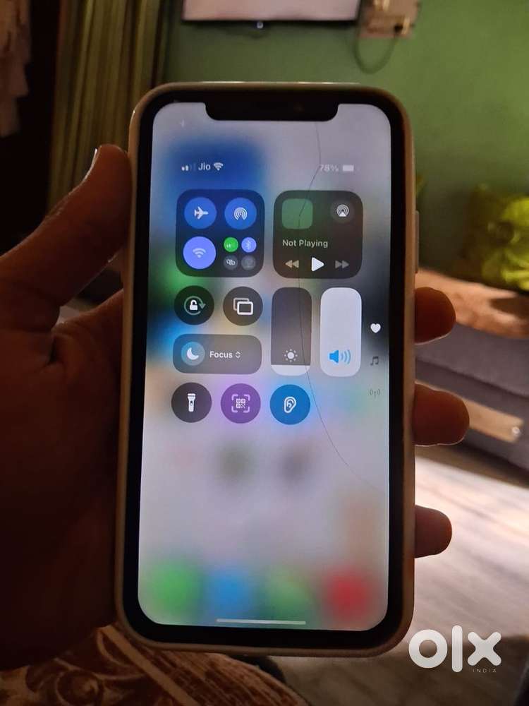 IPHONE XR 4/64 back panel pura tuta hua h or display changed