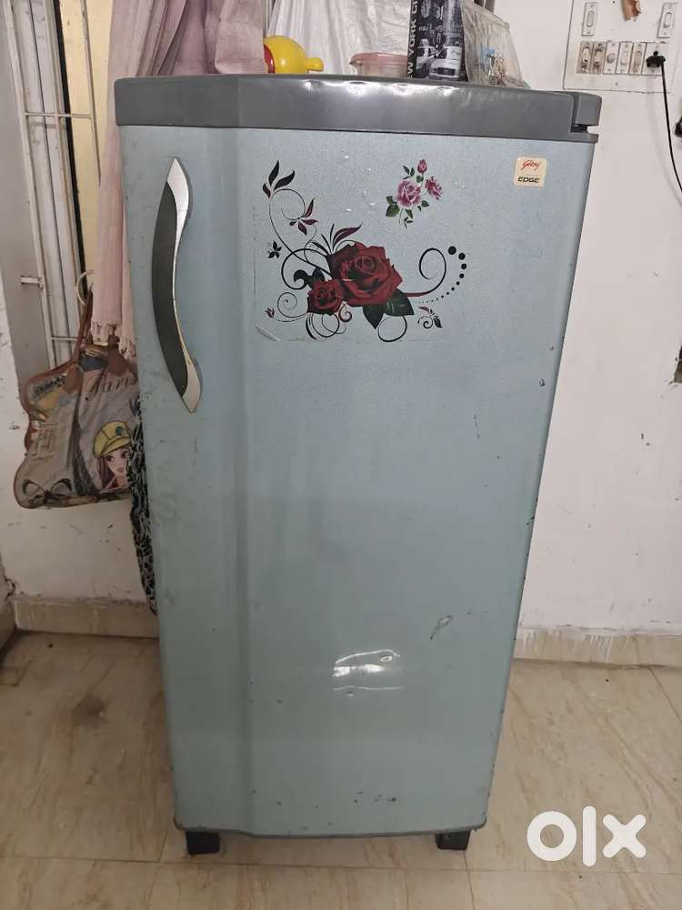Non-Working Fridge for Sale – Best for Scrap or Fix & Use