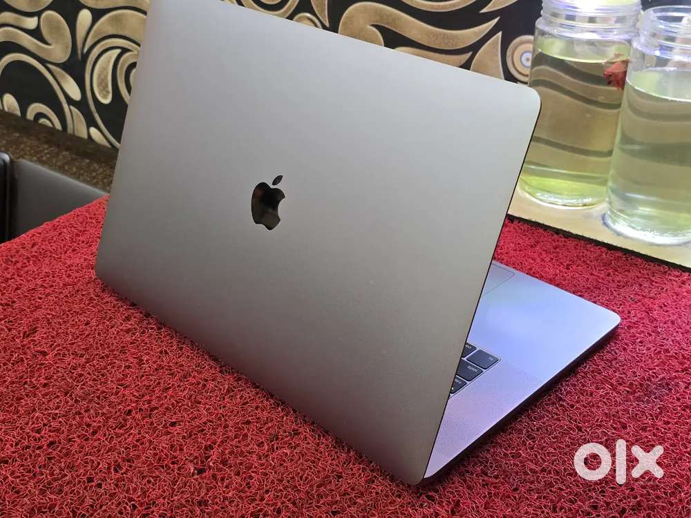 Apple Macbook Pro i7/16/256gb SSD 5.5gb Graphics 15inch Retina Display