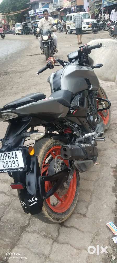 Apache rtr 200cc 4v , double disc ,New condition,