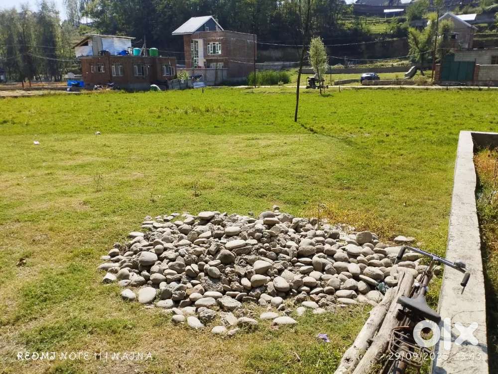 Plot at Batpora Hazratbal, kashmir university