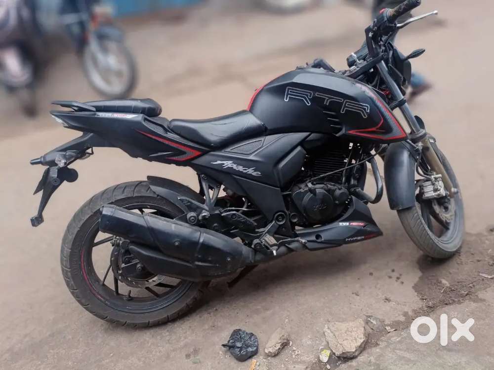 Apache 200 4v all black and red