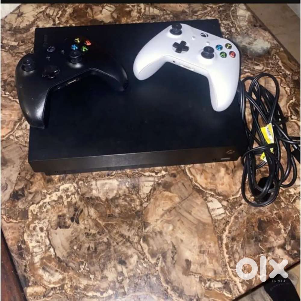 XBOX ONE X 1TB Flawless Condition  With 18+ Games Single Controller