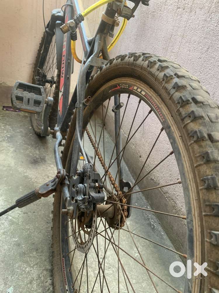 Avon gen Now with front and rear disc brake.