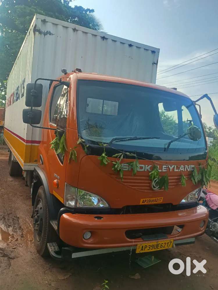 Ashok ley land boss 1215