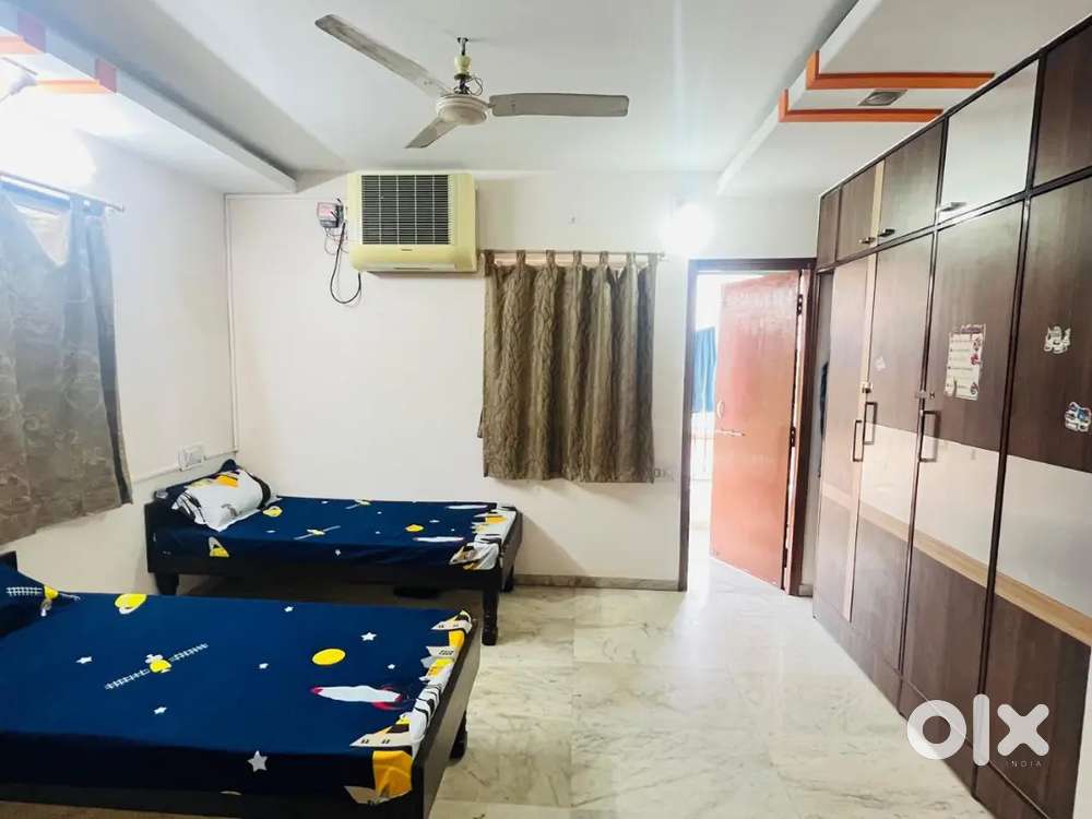 Best Furnished boys PG Near Welcome hotel, Alkapuri
