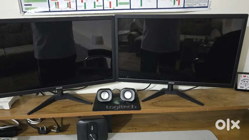 Trading setup 1cpu you too screen  included table and chair I sale all