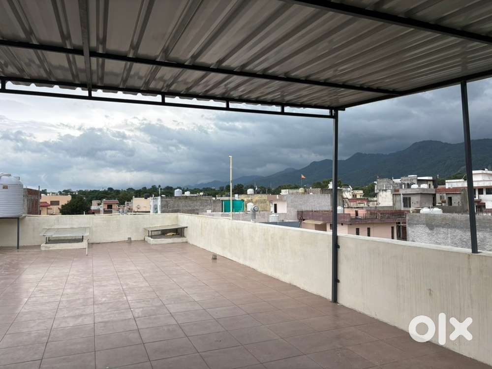 2 BHK with inside parking for 3+ cars