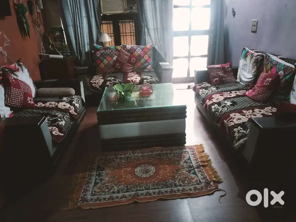 Sofa set with table