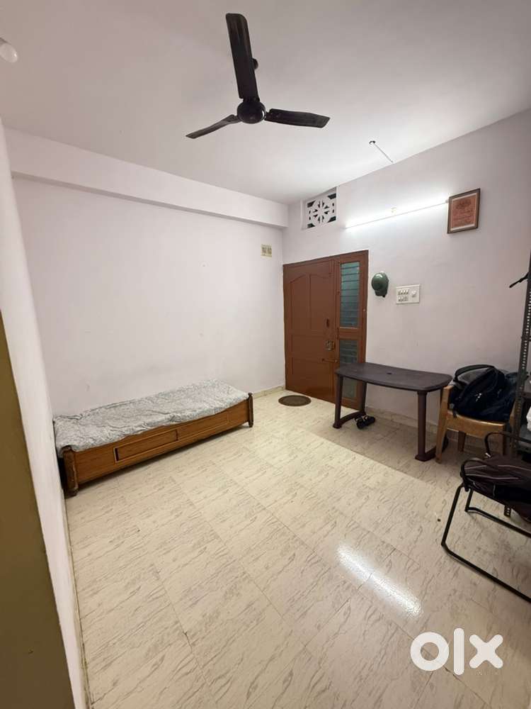 SPACIOUS 1 BHK FOR RENT