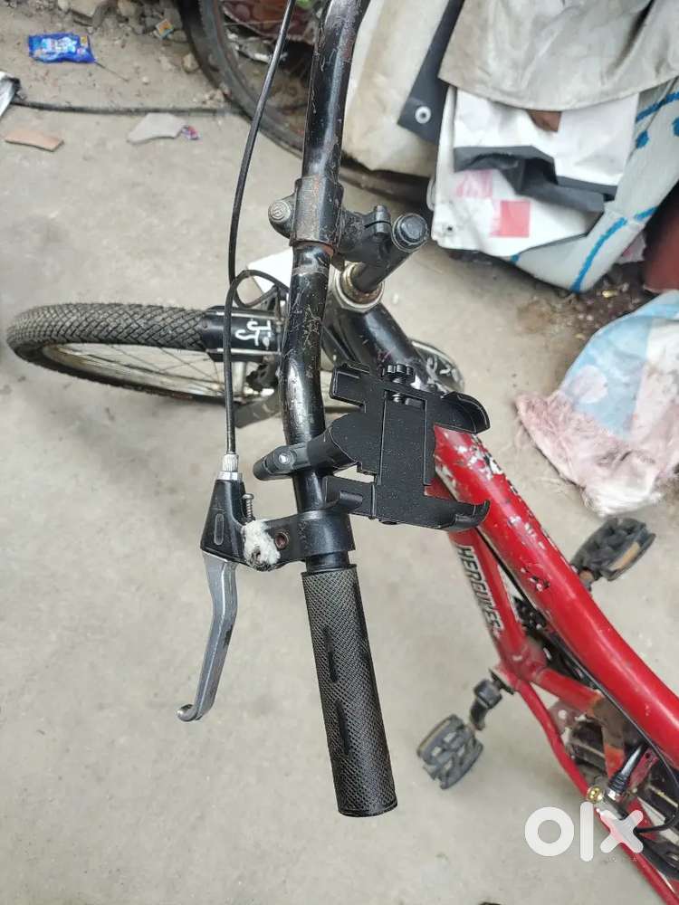 Good condition Cycle with metal mobile holder