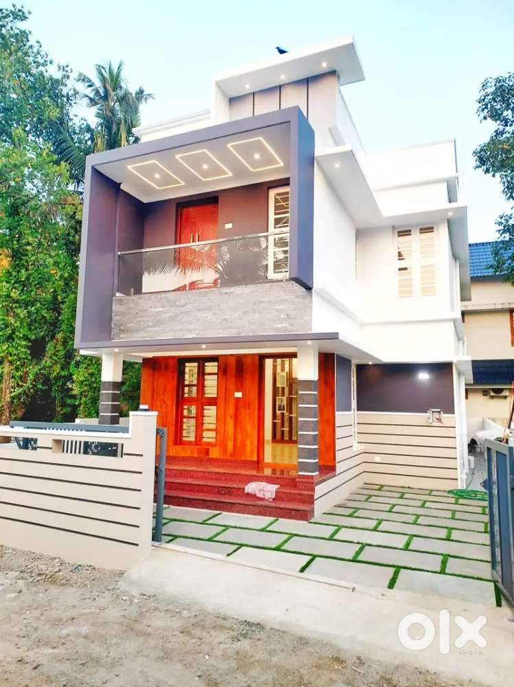 Edapally, Varapuzha 
3 cent,1400 sqft,3 bhk,N.H just 800 mtr,near