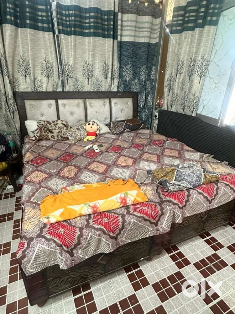 2 Girl working   2  rooms nodullar kitchen wash in 37, Chd