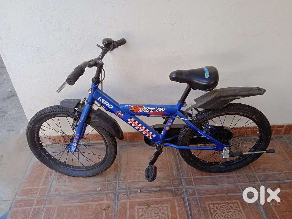 Kids bicycle with side supports plus side stand