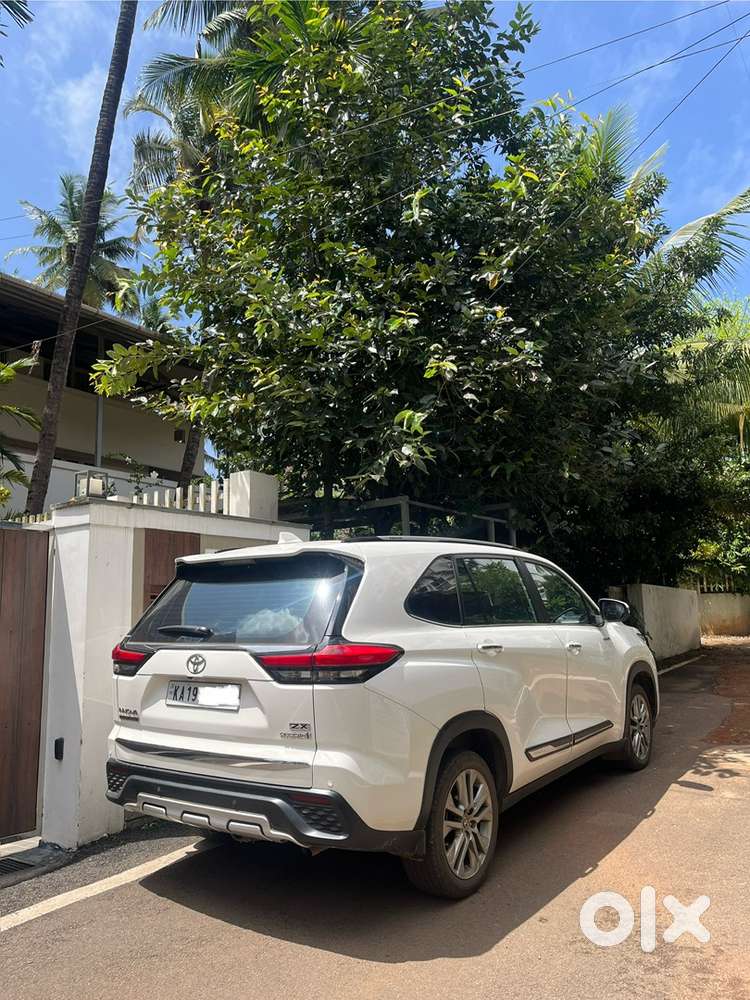 Innova hycross in new condition