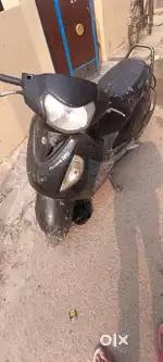 Suzuki Access 125 CC 2013 model h bahut kam chalta h papa use karte h