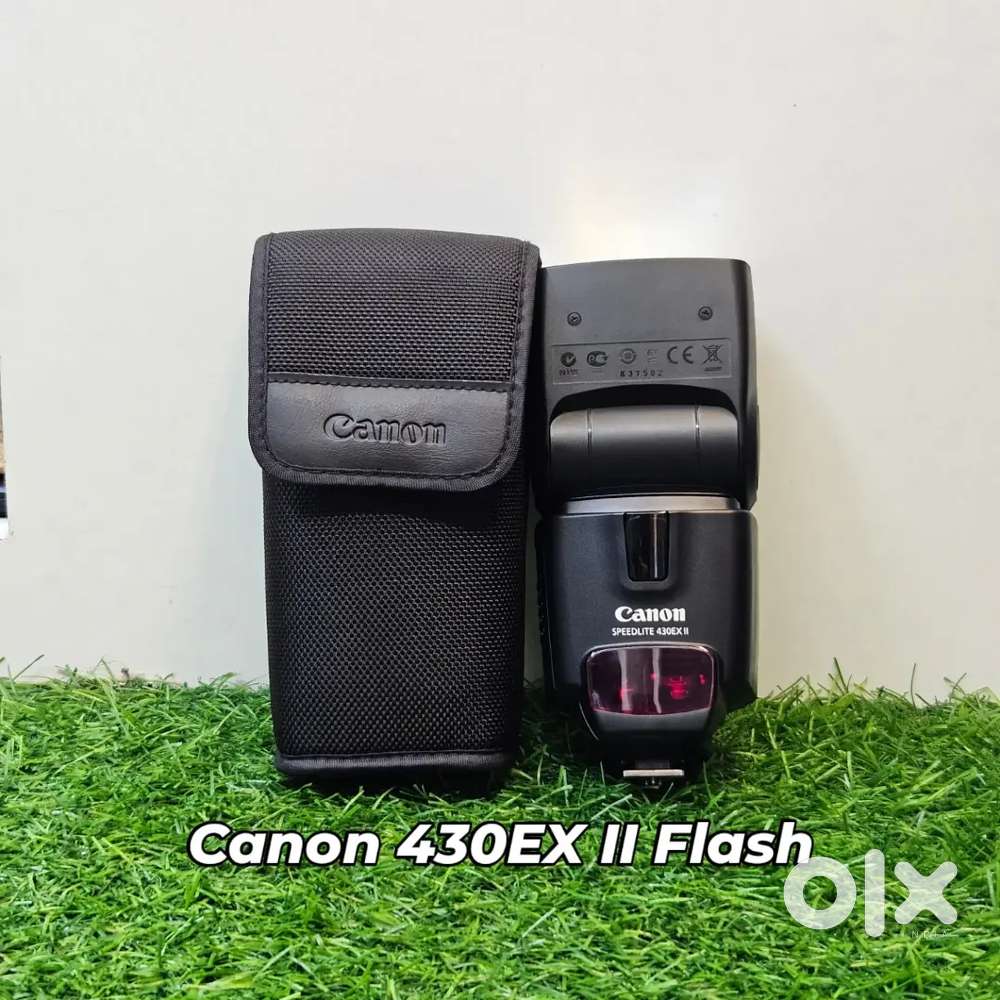 Canon Speedlite 430EX II Flash for Canon DSLR & EOS Cameras.
