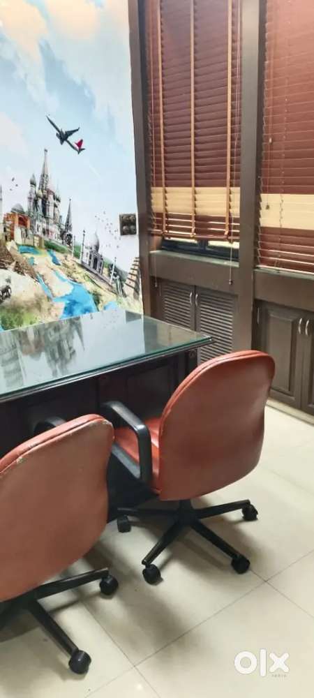 550 sqft  Fully Furnished Office with 1Cabin 10 workstations on rent