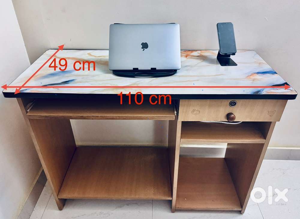 Computer table