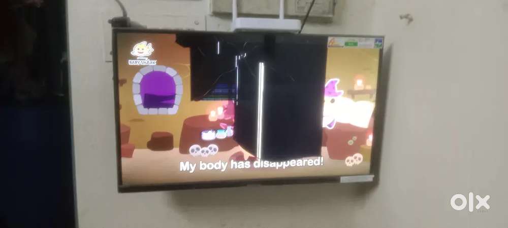 Samsung 32 smart led tv display damage