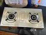 Gas stove with regulator
