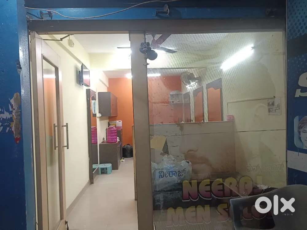 Neeraj mens saloon