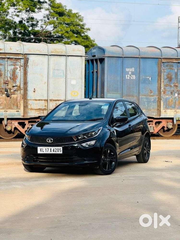 Tata Altroz 1.2 XZA Plus Dark Edition DCT, 2023, Petrol