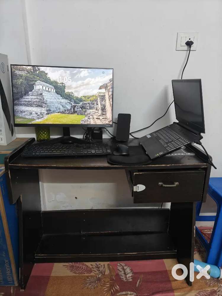 Computer Table (good condition)