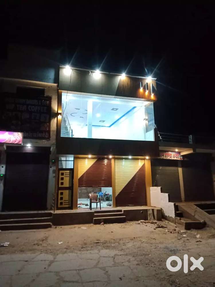2 shop, 1 showroom, 1 Room & letbath