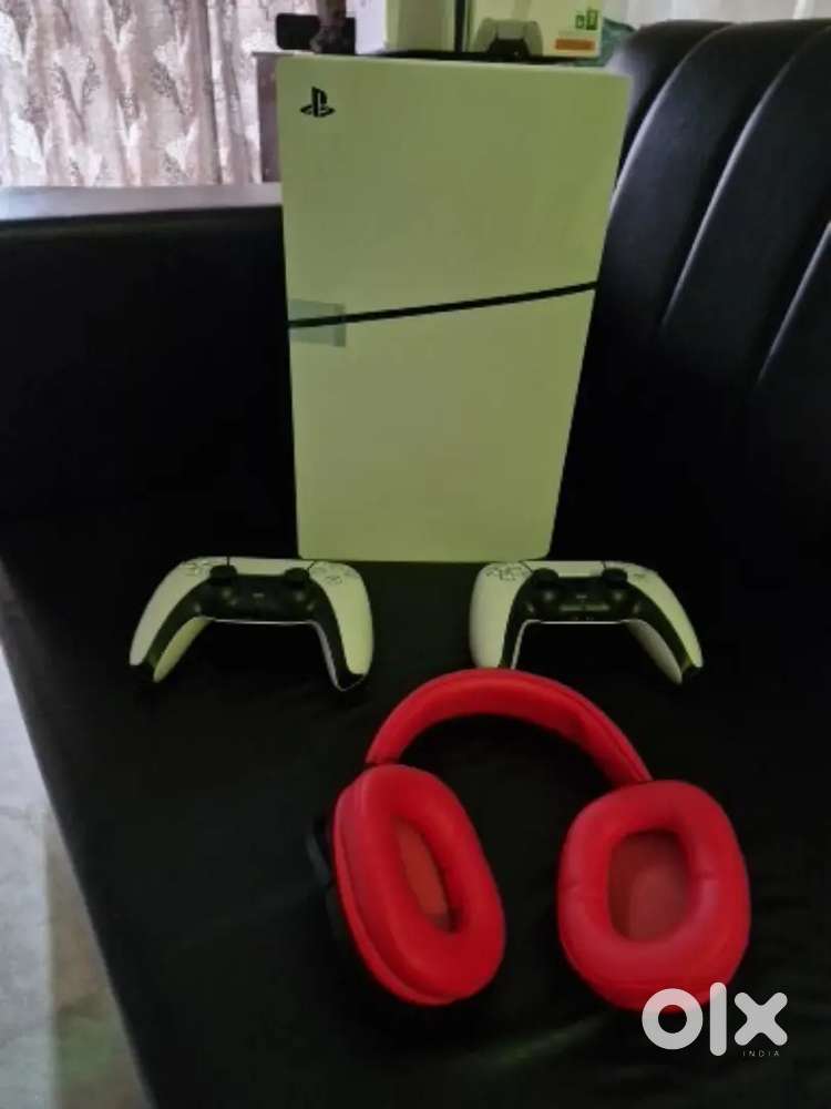 Sony PS5 Disc Edition – 4 Months Old – 2 Controllers – Bill & Box