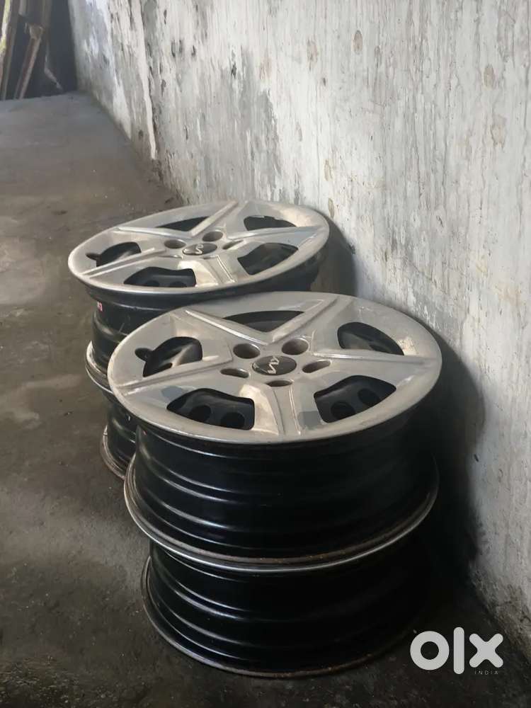 KIA SELTOS GRILL WITHOUT TYRE