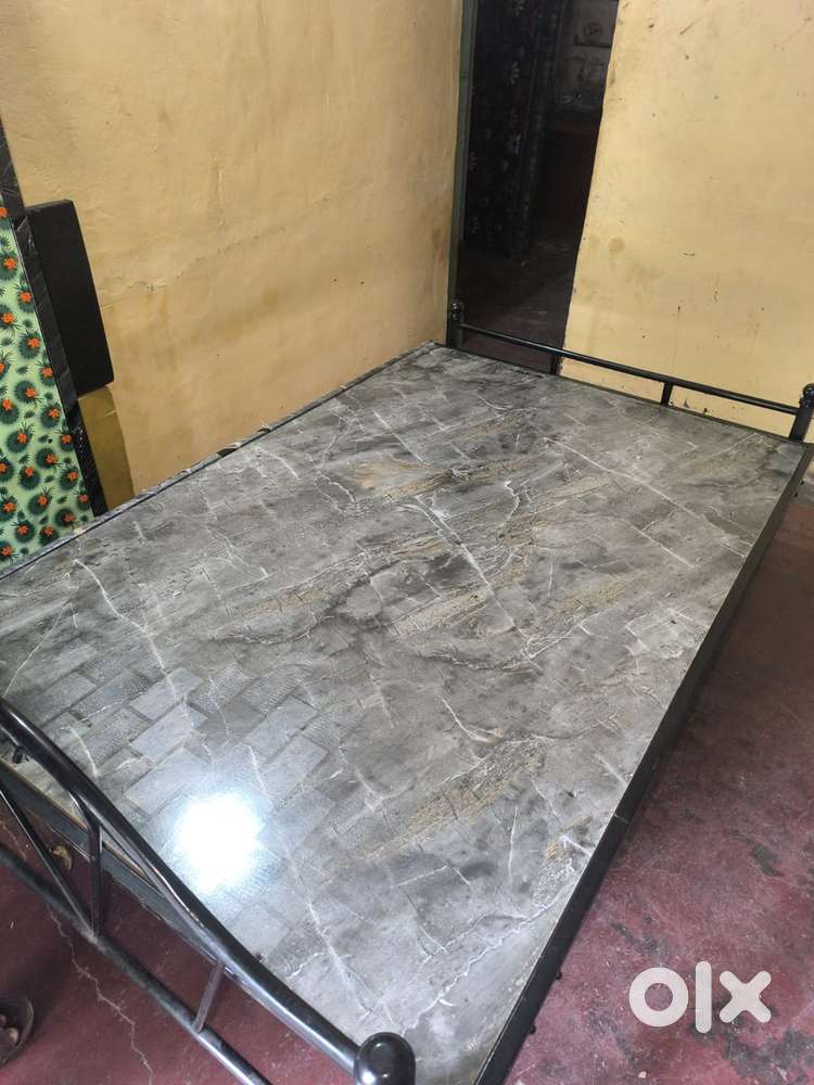 6/4 Smart Iron Bed with Neat Plywood Top