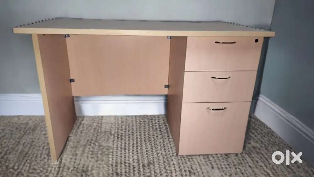 OFFICE TABLE FOR SALE
