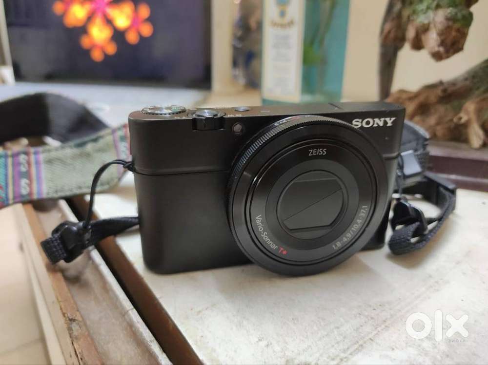 Like New Sony Camera : DSC-RX100 (best Vlogging camera)