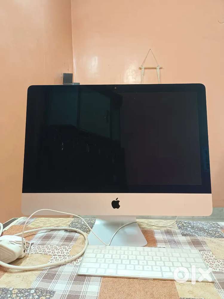 Apple desktop IMAC 21.5