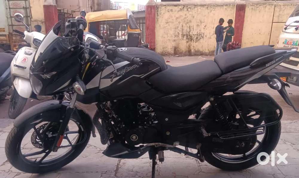 Showroom Condition  Bajaj Pulsar 125 REGISTRATION  2024 For Sale .