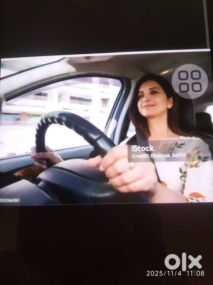 License ulla ladiesinu avarude vaddiyill kai theliyadhu koddukkum