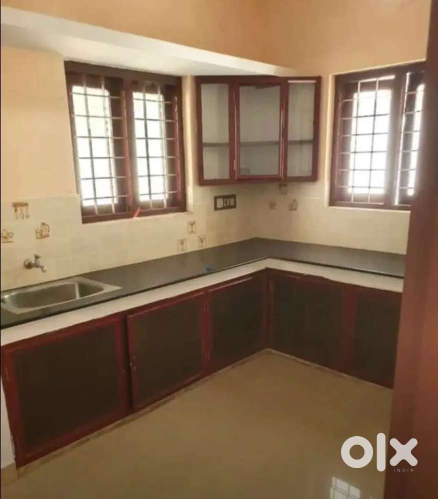 3YEAR OLD HOUSE SALE AT PARAVOOR